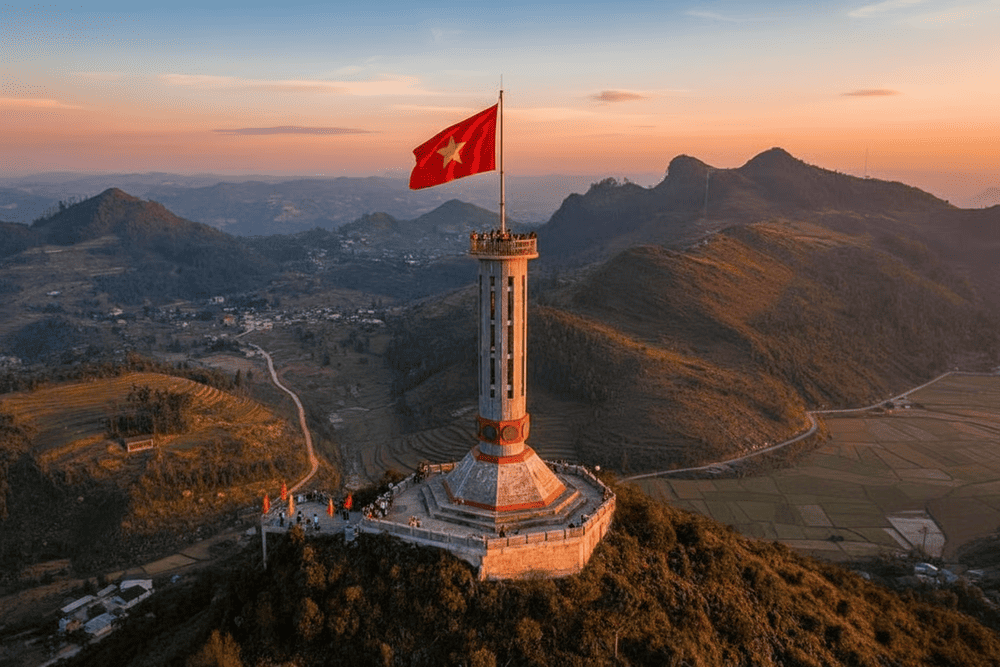 Cột cờ Mai Châu, điểm dừng chân không thể bỏ qua.